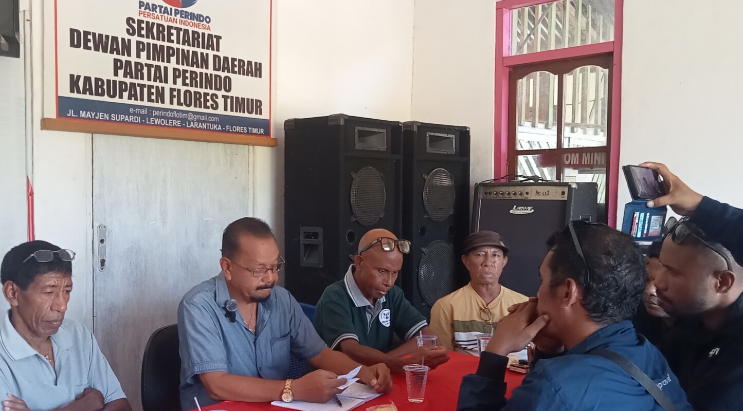 Konferensi Pers di Kantor DPD Partai Perindo Flotim yang disampaikan Ketua Plasidius Fernandez, Selasa 26 Mei 2026 terkait dinamika internal Partai Perindo di Flotim terhadap Kader dan Anggota DPRD Flotim Partai Perindo Yakobus Mikael Krizik Basa Lewar,S.Kep: Foto (OLA/Ranakanews.com)