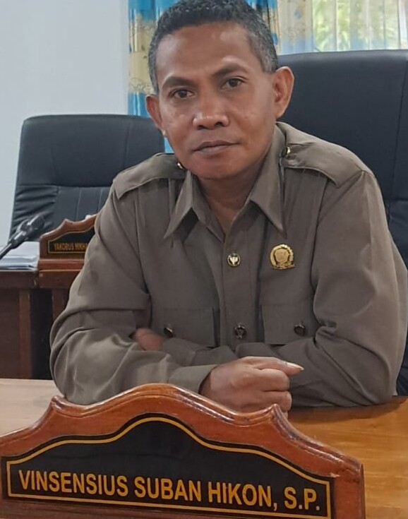 Anggota DPRD Flotim 2024-2029, juga Ketua Fraksi Partai Gerindra Vinsensius Suban Hikon, SP Daerah Pemilihan Wulanggitang, Ile Bura, Titehena dan Demonpagong yang selalu siap membantu para pekerja proyek saluran irigasi Bendungan Napunakat Desa Hewa, membangun komunikasi dengan Komunikasi dengan Kontraktor Hendrik Harum dan Wakil Ketua 1 DPRD NTT, yang juga Sekretaris DPD Partai Gerindra NTT, Bapak Fernando Jose Lemos Osorio Soares hingga sisa upah kerja Rp32 juta terbayar pada Rabu 27 Mei 2026: Foto (OLA/Ranakanews.com)