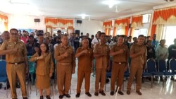 Wakil Bupati Flotim Ignas Boli Uran,S.Fil didampingi Sekda Drs.Petrus Pedo Maran,M.Si, PLT.Kadis Pertanian Yosef Openg,SP saat melepas secara resmi 90 Petani Flotim untuk Studi Banding ke Soe di Aula Setda Flotim, Senin 8 Juni 2026: Foto (OLA/Ranakanews.com)