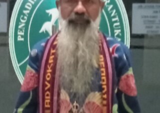 Advokat Peradi Matheus Mamun Sare, SH selaku kuasa hukum tersangka Narkoba CAT (18) dan HHA (19) Pemohon Prapid di PN Larantuka: Foto (OLA/Ranakanews.com)
