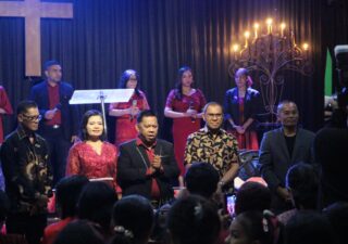Hadiri Perayaan HUT ke-29 GBI Mawar Saron Kupang, Wagub NTT: Gereja Merupakan Mitra Strategis Pemerintah dalam Membangun Karakter dan Kemajuan Daerah