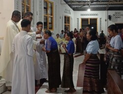Ketika Relikui Santo Petrus Dari Vatikan, Berlabuh di Kampung Kecil Lewouran