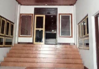 Sepi Gedung Bale Gelekat Lewotana DPRD Flotim, dimana Ketua DPRD Flotim Albert Ola Sinour juga tak masuk pada Jumat, 4 September 2026, saat dua Pimpinan DPRD Flotim sudah lebih dulu bertugas keluar daerah: Foto (RS/OLA/Ranakanews.com)