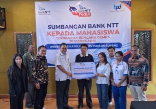 Bank NTT Peduli Mahasiswa Unika St.Paulus Ruteng Yang Terdampak Gempa, Dirut Charlie Paulus Serahkan Bantuan Dana Pendidikan dan Program Magang Berinsentif