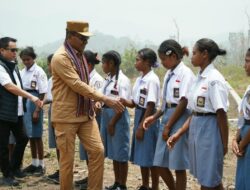 Dorong Implementasi Dasa Cita, Wagub Johni Asadoma Beri Motivasi Siswa SMAN Lantoka
