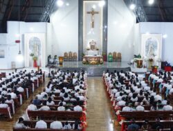 138 Anak SDK Ruteng I dan Ruteng IV Sambut Komuni Pertama di Paroki Kristus Raja Mbaumuku